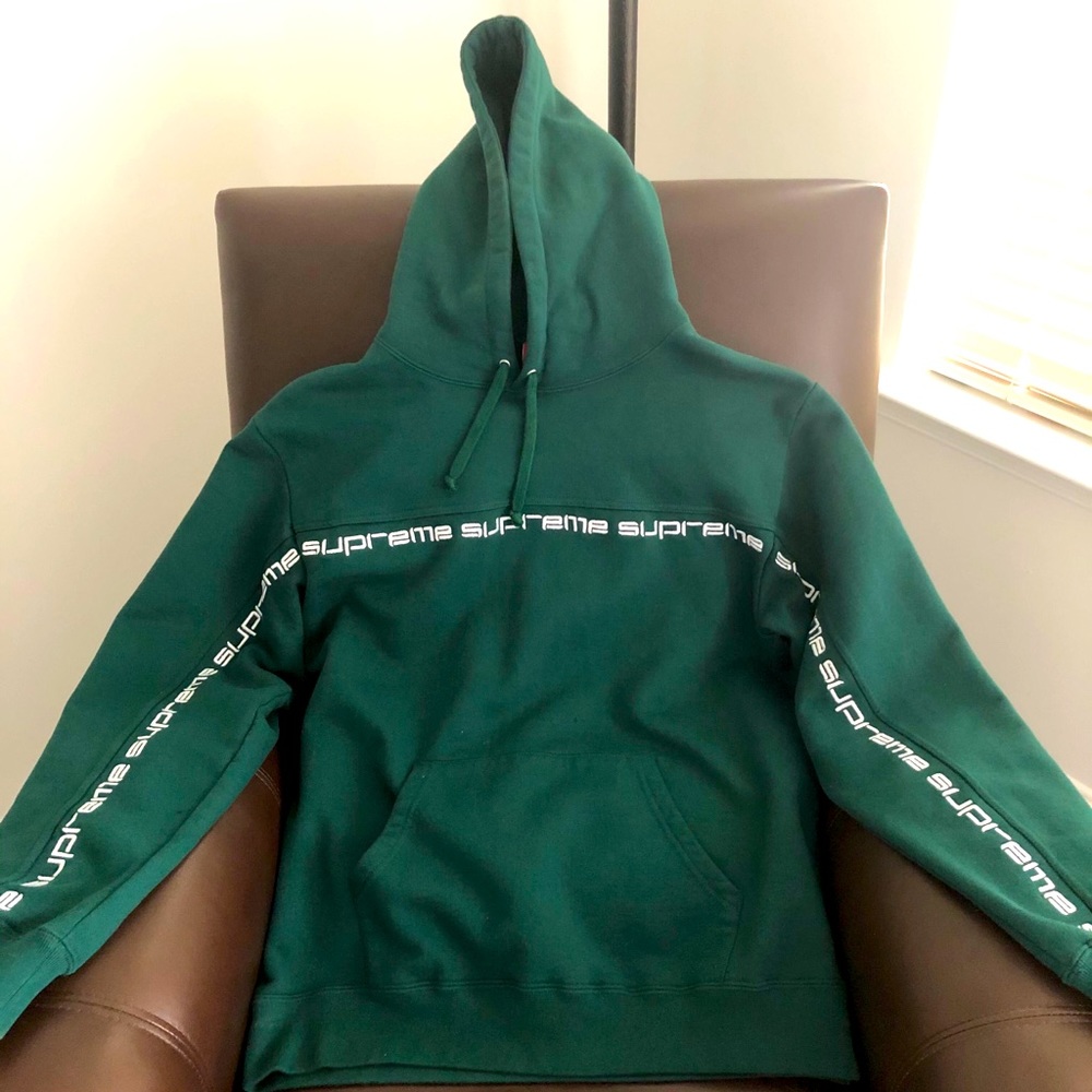 Supreme Sweatshirt - Size Medium